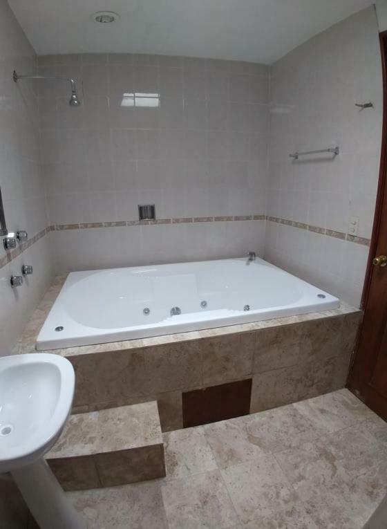 Hotel Omni موروليا المظهر الخارجي الصورة
